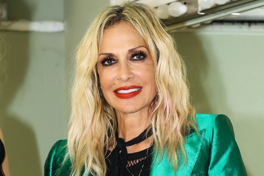 Άννα Βίσση: «Είμαι τυχερή που γνώρισα τον Καρβέλα»