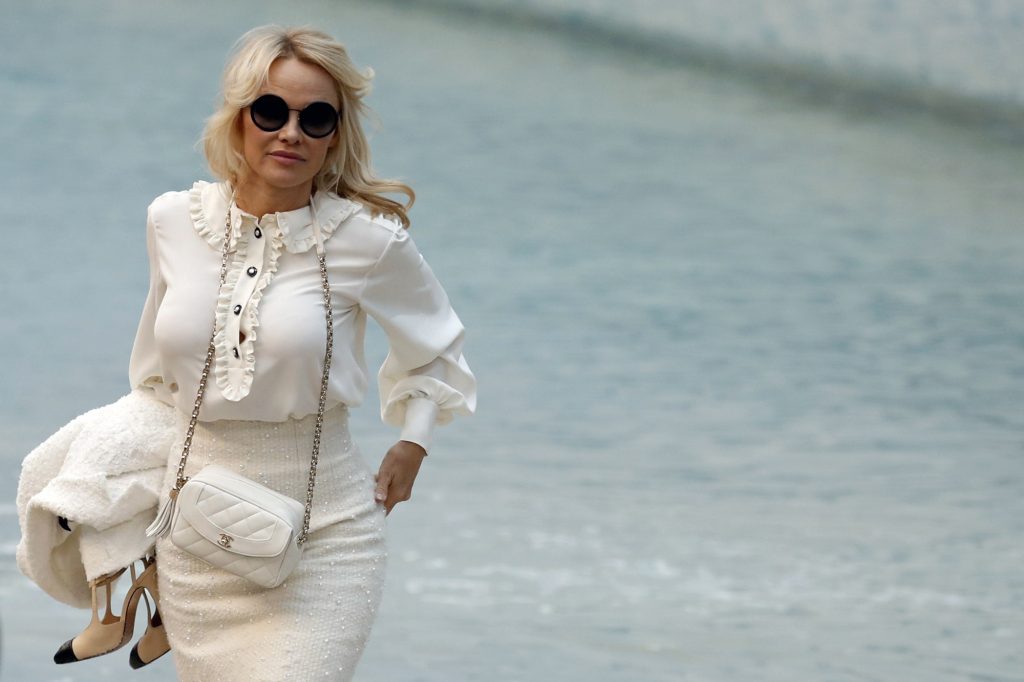 Πάμελα Άντερσον: Εξηγεί τον λόγο που αποφεύγει πλέον το μακιγιάζ