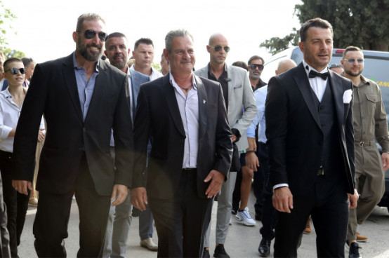 Οι πρώτες εικόνες από τον γάμο του Γιώργου Αγγελόπουλου με την Δήμητρα Βαμβακούση