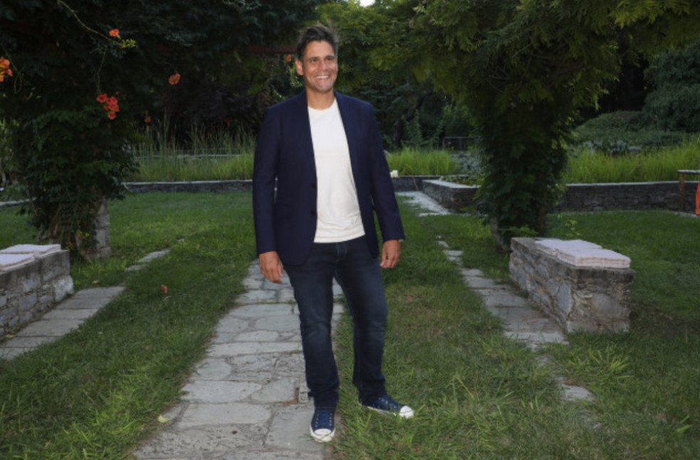 Δημήτρης Ουγγαρέζος: «Είναι πολύ τιμητικό να ασχολείται μαζί μου η Ελένη Μενεγάκη»
