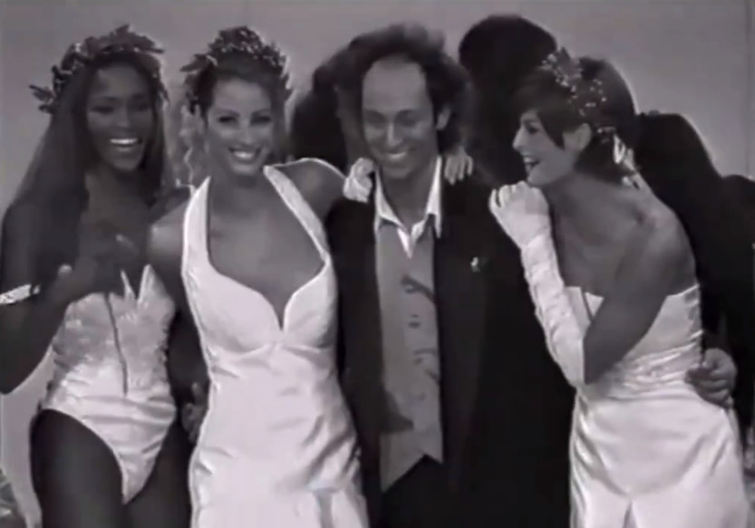 «The Super Models» με άρωμα Ελλάδας – Πλάνα από τη θρυλική επίδειξη του Βασίλειου Κωστέτσου