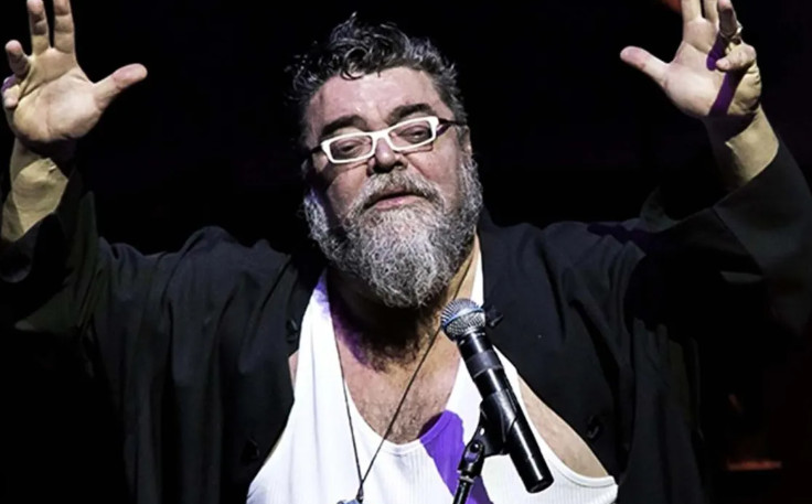 Σταμάτης Κραουνάκης: «Καίγεται η Παλαιστίνη και όλο το σουργιελαριό ασχολείται με τη χοντρή»
