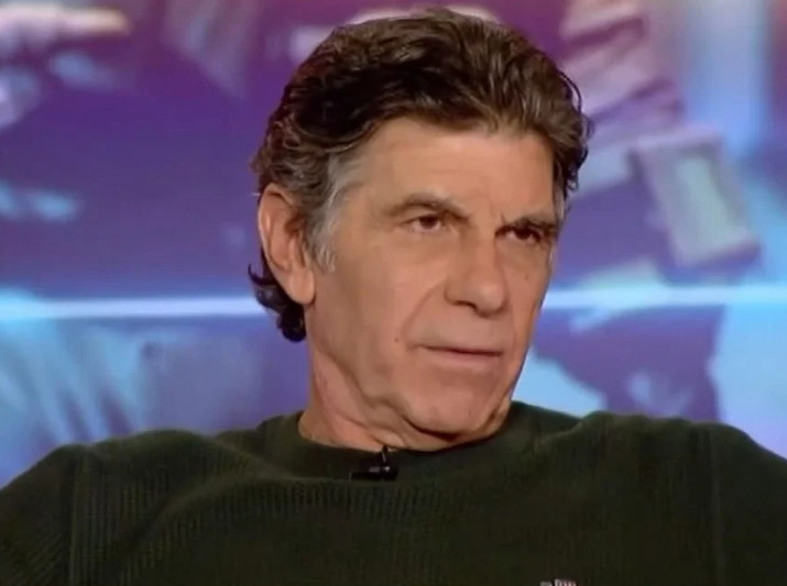 Γιάννης Μπέζος: «Η ελληνική τηλεόραση είναι μια σαχλαμάρα από το πρωί μέχρι το βράδυ»