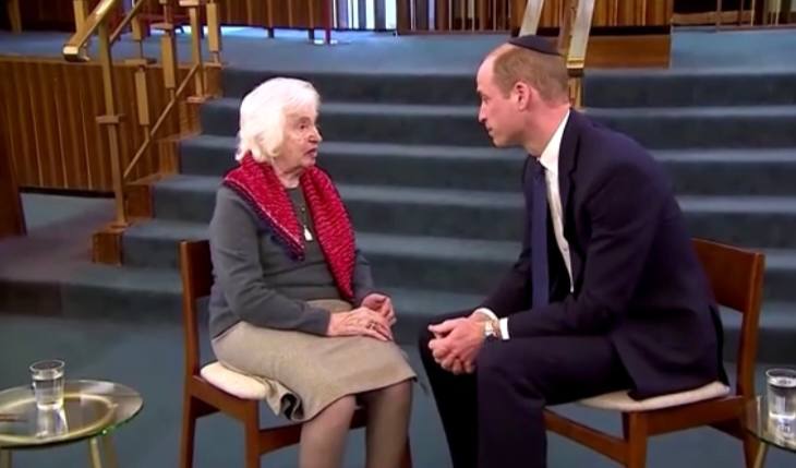 Ο πρίγκιπας Γουίλιαμ δέχθηκε λουλούδια για την Κέιτ Μίντλετον σε Εβραϊκή συναγωγή