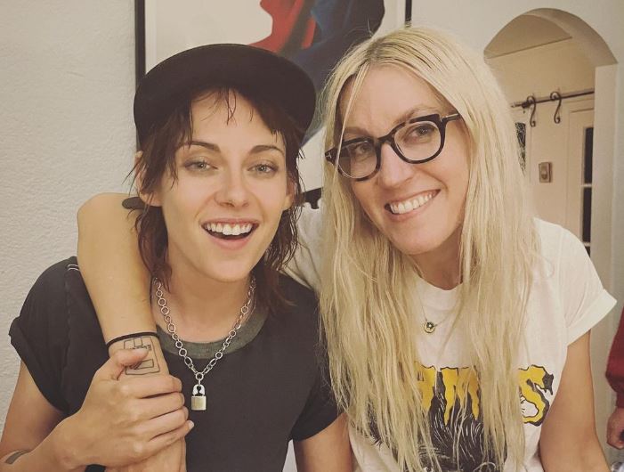 Η Κρίστεν Στιούαρτ δίνει λεπτομέρειες για τον γάμο της με την Ντίλαν Μέγιερ