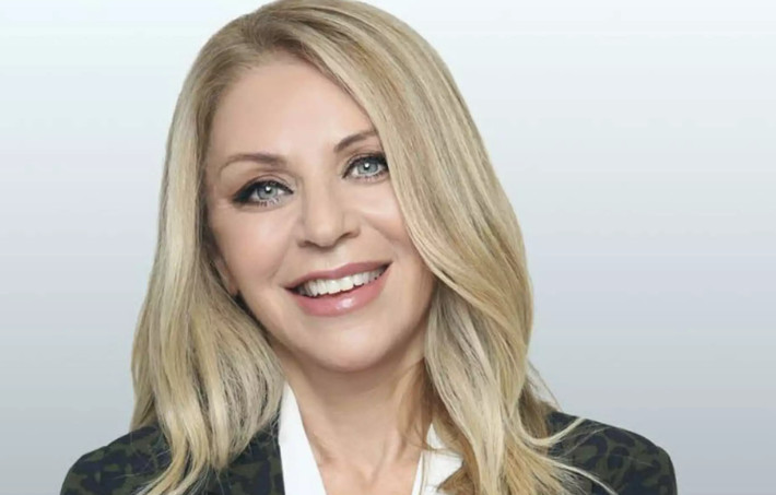 Έλλη Στάη: Αποκαλύπτει την ηλικία της και ότι περιμένει το τρίτο της εγγόνι