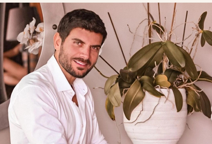 Μάνος Γαβράς: «Όταν ήμουν στο εξωτερικό κοιμόμουν στο αυτοκίνητο και έκανα μπάνιο στο γυμναστήριο»