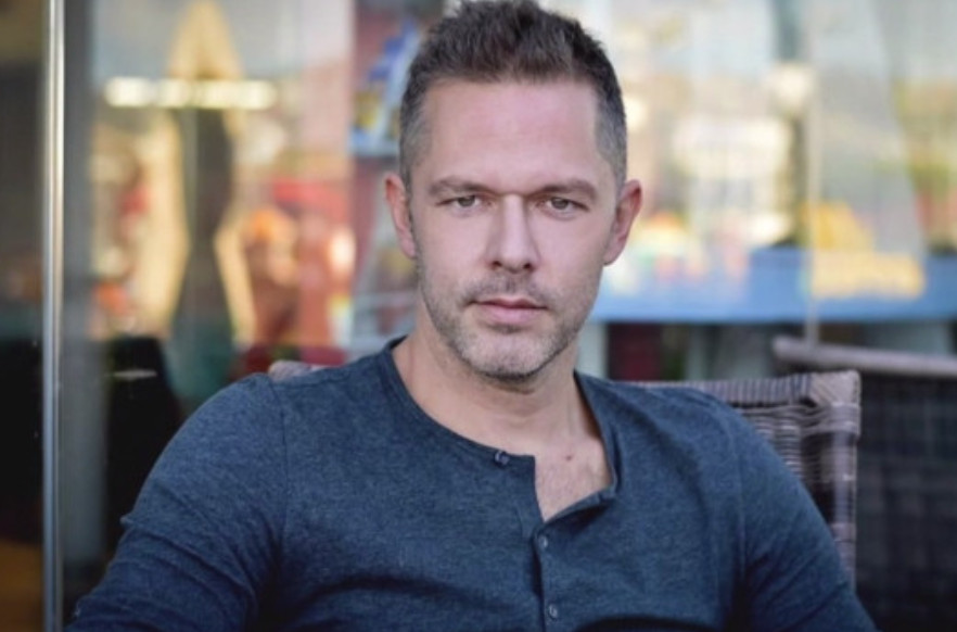 Χρήστος Λούλης: «Με φλερτάρουν στα social media, μου στέλνουν αποκαλυπτικές φωτογραφίες»