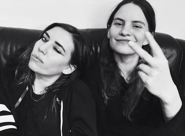 Ο μη δυαδικός απόγονος του Sting, Eliot Sumner, κάνει μια cameo εμφάνιση στο σήριαλ Ripley