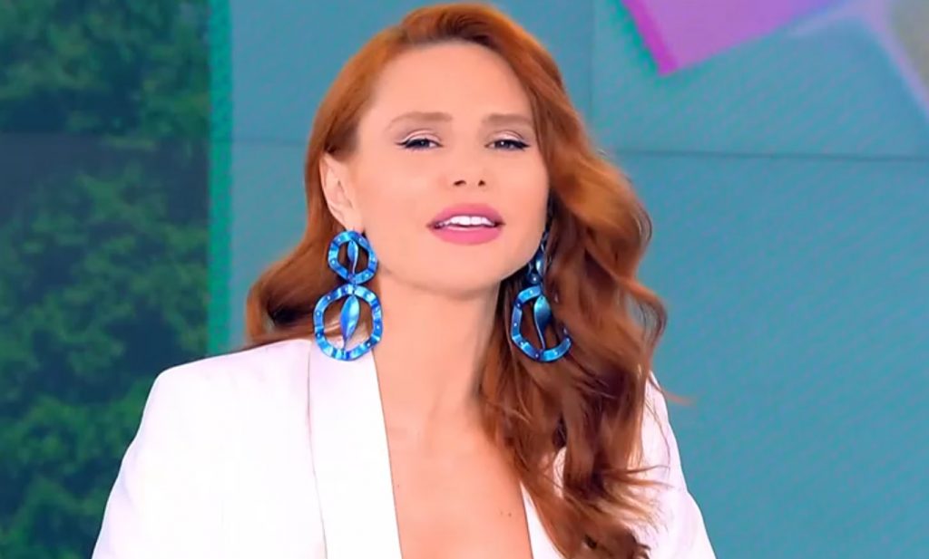 Συγκλονίζει η Έβελυν Καζαντζόγλου – «Με έριχναν στις λάσπες και μου κολλούσαν τσίχλες στα μαλλιά»