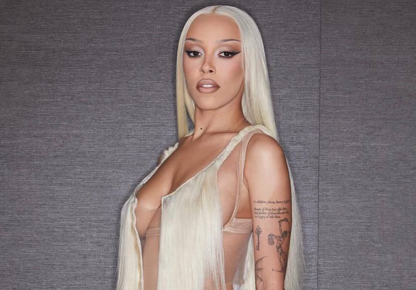 «Αφήστε τα λάθη σας στο σπίτι» – Το μήνυμα της Doja Cat σε όσους πηγαίνουν τα παιδιά τους στις συναυλίες της