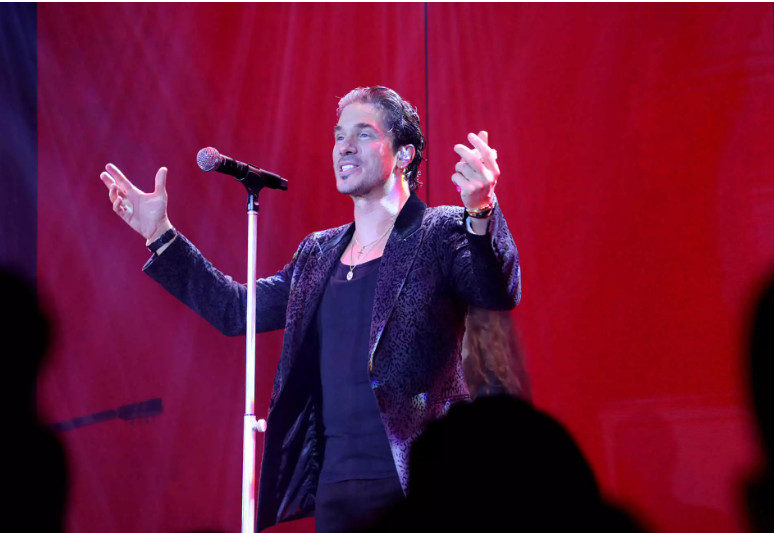 Νίκος Οικονομόπουλος: «Στέλνουν μηνύματα εξ ονόματός μου, προσπαθούν να σας παραπλανήσουν»