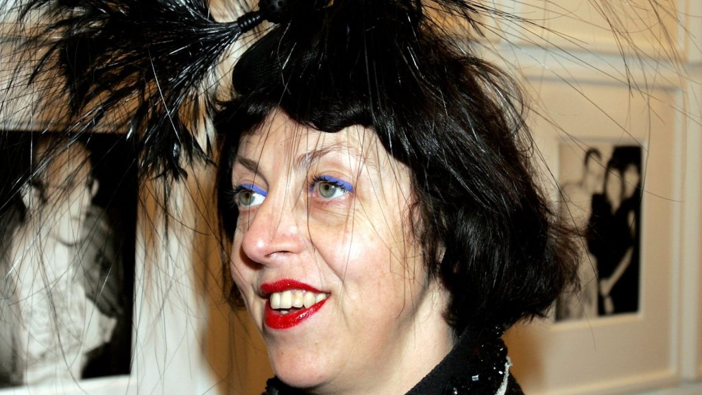 «Aκόμα και την ώρα που πέθαινε, τους έκανε όλους να γελούν»: H τραγική ιστορία της εκκεντρικής fashion editor, Isabella Blow