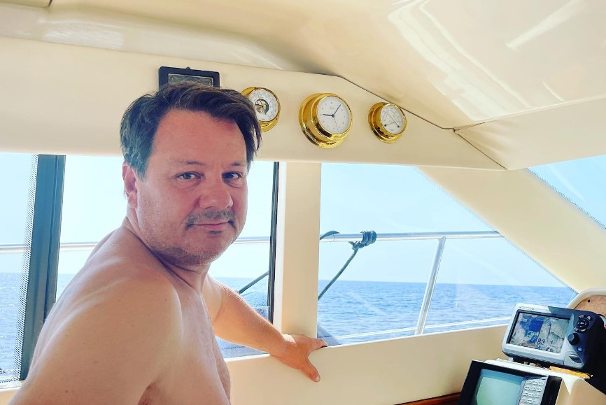 Απόστολος Λύτρας: Αυτό είναι το πολυτελές σκάφος του δικηγόρου – Πολυτέλεια, άνεση και κομψός σχεδιασμός