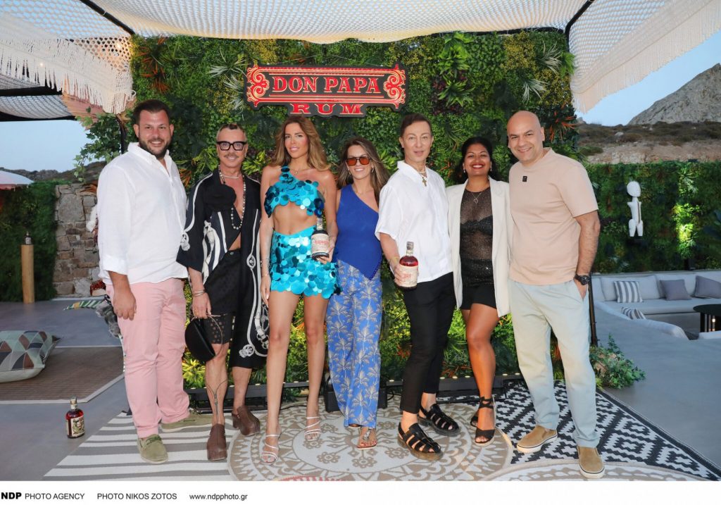 Λάκης Γαβαλάς: Ο ξέφρενος χορός του σε πάρτι με celebrities στη Μύκονο