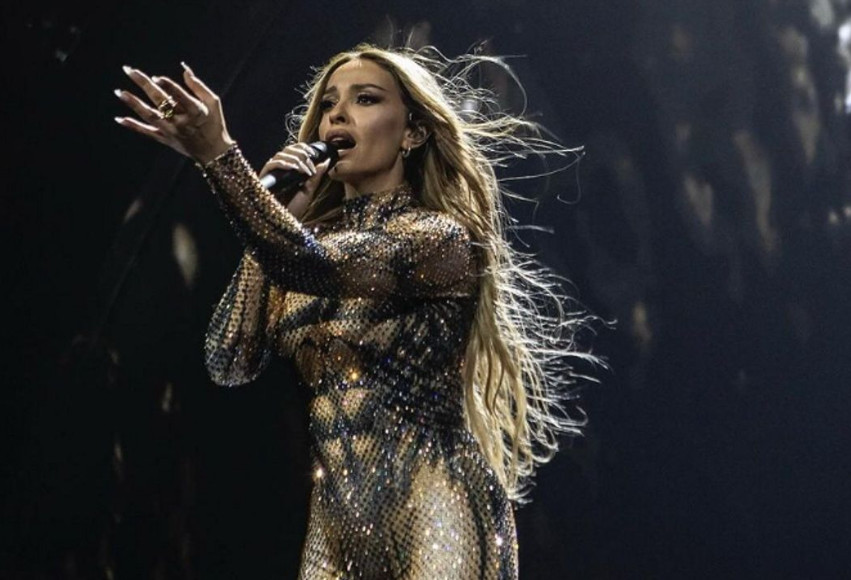 Ελένη Φουρέιρα και Γιώργος Αρσενάκος αγκαλιά στη Μύκονο – Έτσι γιορτάζουν την επιτυχία της