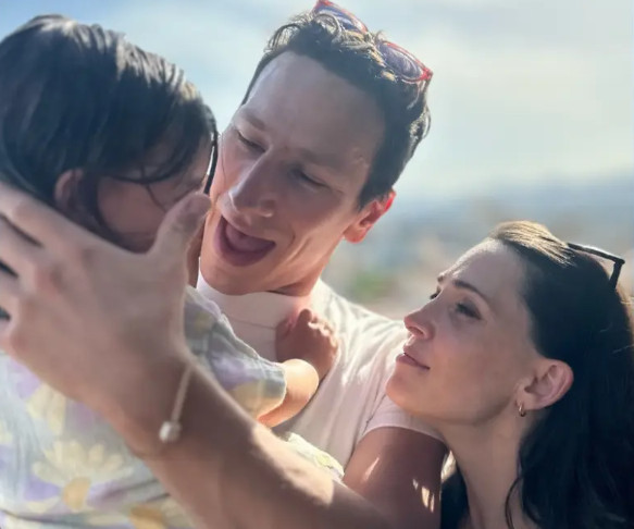 Μιχάλης Σαράντης και Μαίρη Μηνά βάφτισαν την κόρη τους