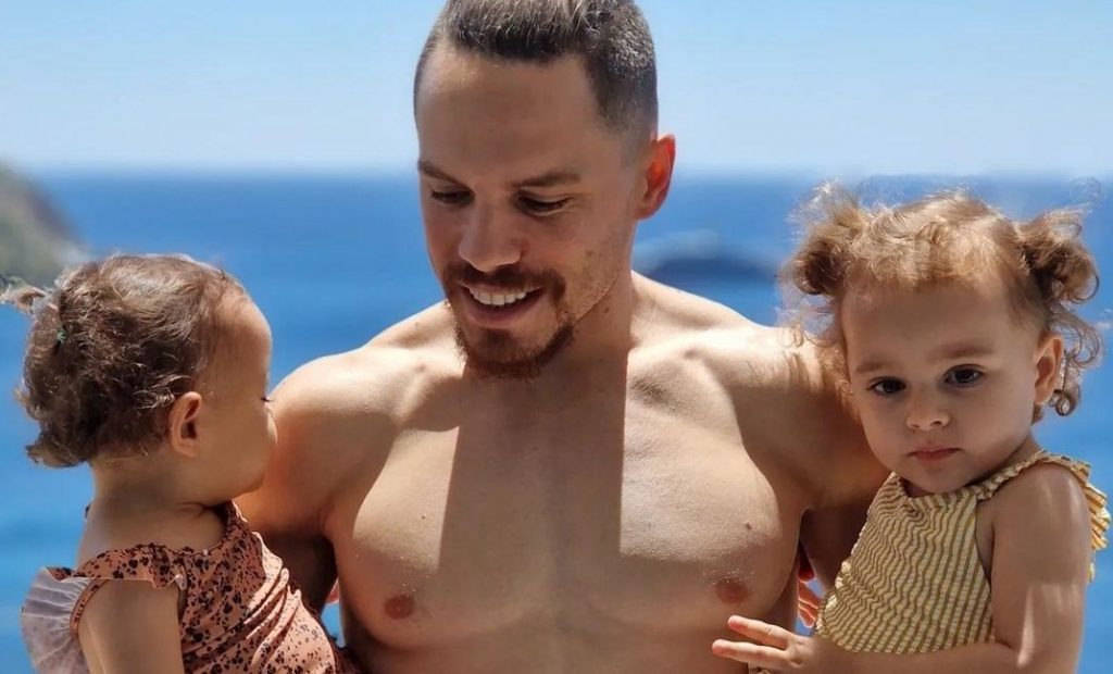 Λευτέρης Πετρούνιας: Οι κόρες του πήραν τα πρώτα τους μετάλλια γιορτάζοντας με τον νονό τους Χρήστο Μάστορα