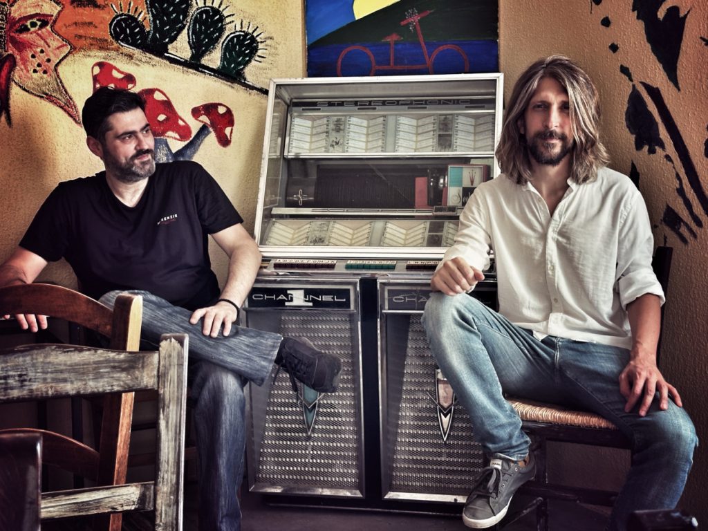 Μπορεί ένα τραγούδι να μας ταξιδέψει; Alex Sid και Quasamodo μιλούν για το τραγούδι «πίσω» από την «Παραλία»