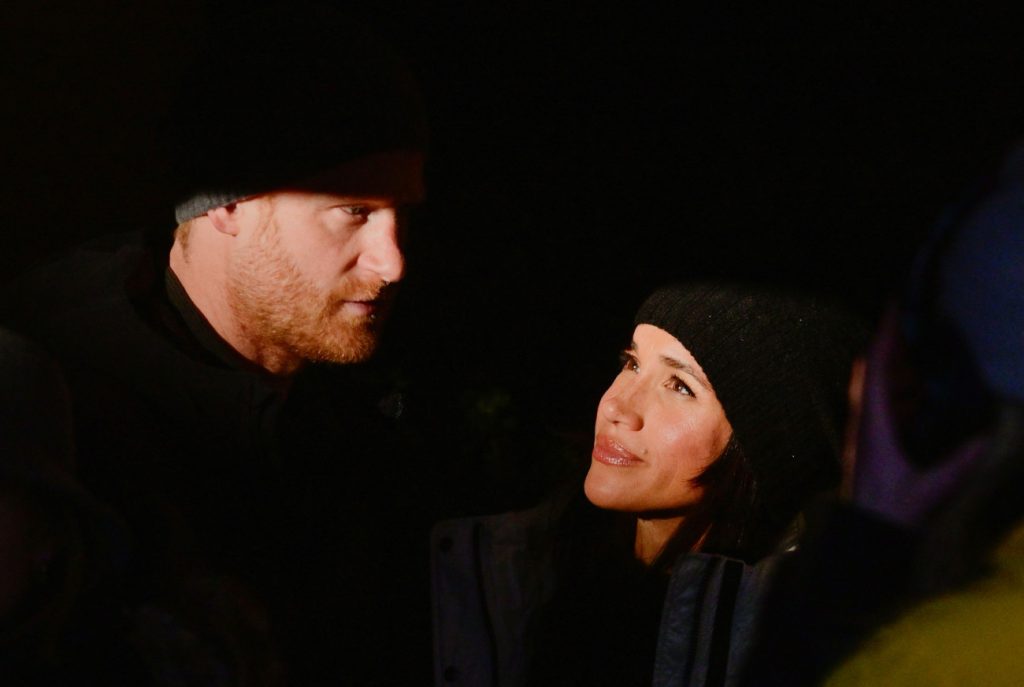 «Χωρίς βοήθεια θα ήθελε δύο εβδομάδες να βάλει το παντελόνι του»: Ένα νέο βιβλίο βγάζει στη «σέντρα» τον πρίγκιπα Χάρι