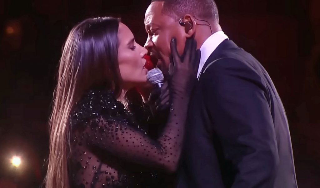 Γουίλ Σμιθ: Το φιλί του με Ισπανίδα σταρ διχάζει – Τι τρέχει με τη Τζέιντα;