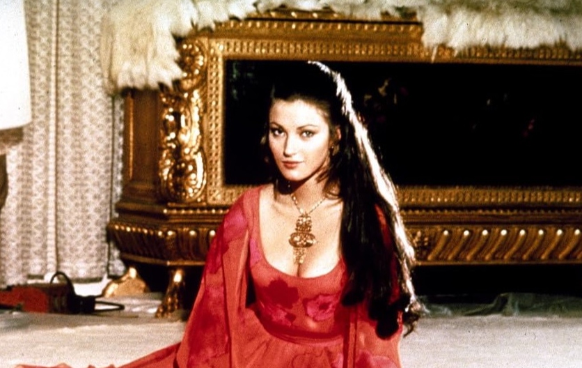 Για πάντα κορίτσι του Τζέιμς Μποντ: Η Τζέιν Σέιμουρ πιο εντυπωσιακή από ποτέ 52 χρόνια μετά το « Live and Let Die»