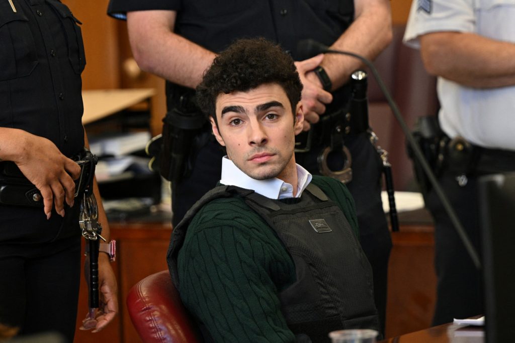 Λουίτζι Μαντζιόνε: «Έχει γυρίσει τουλάχιστον 20 sex tapes» – «Δώστε links!!!!»