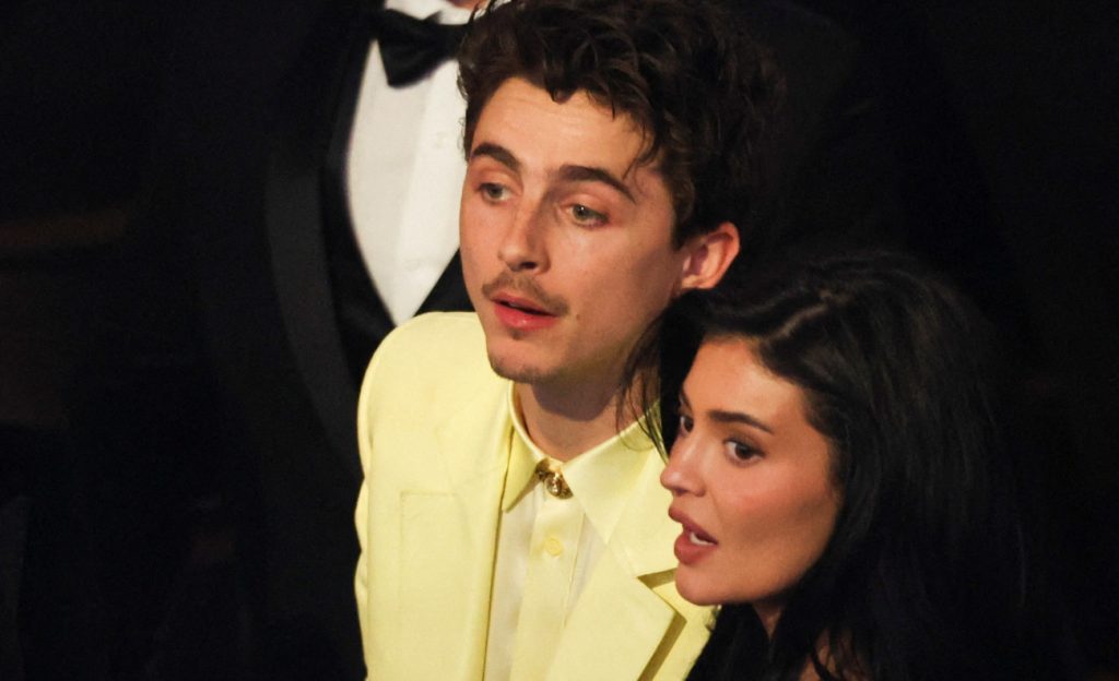 Όσκαρ 2025: Η Κάιλι Τζένερ επικρίθηκε για «αγενή» συμπεριφορά απέναντι στον Έλτον Τζον