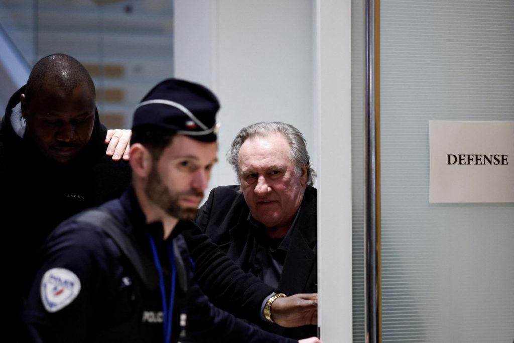 Ο Ζεράρ Ντεπαρντιέ περιγράφει τον εαυτό του ως «αηδιαστικό», αλλά αρνείται τη σεξουαλική επίθεση