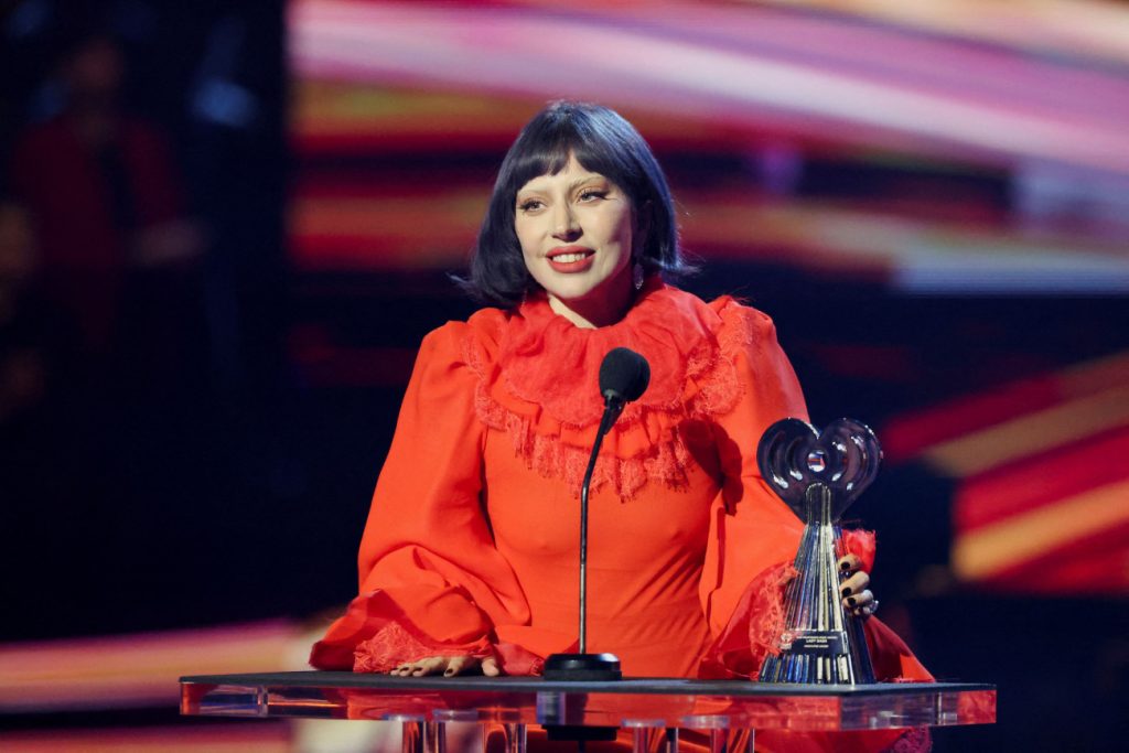 Μήνυση στη Lady Gaga από εταιρεία που κατασκευάζει σανίδες του σερφ