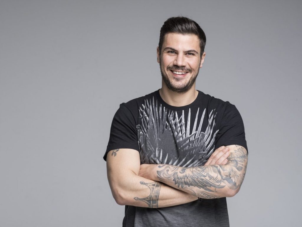 Άκης Πετρετζίκης: Η έκπληξη των συνεργατών του για τα 41α γενέθλια του