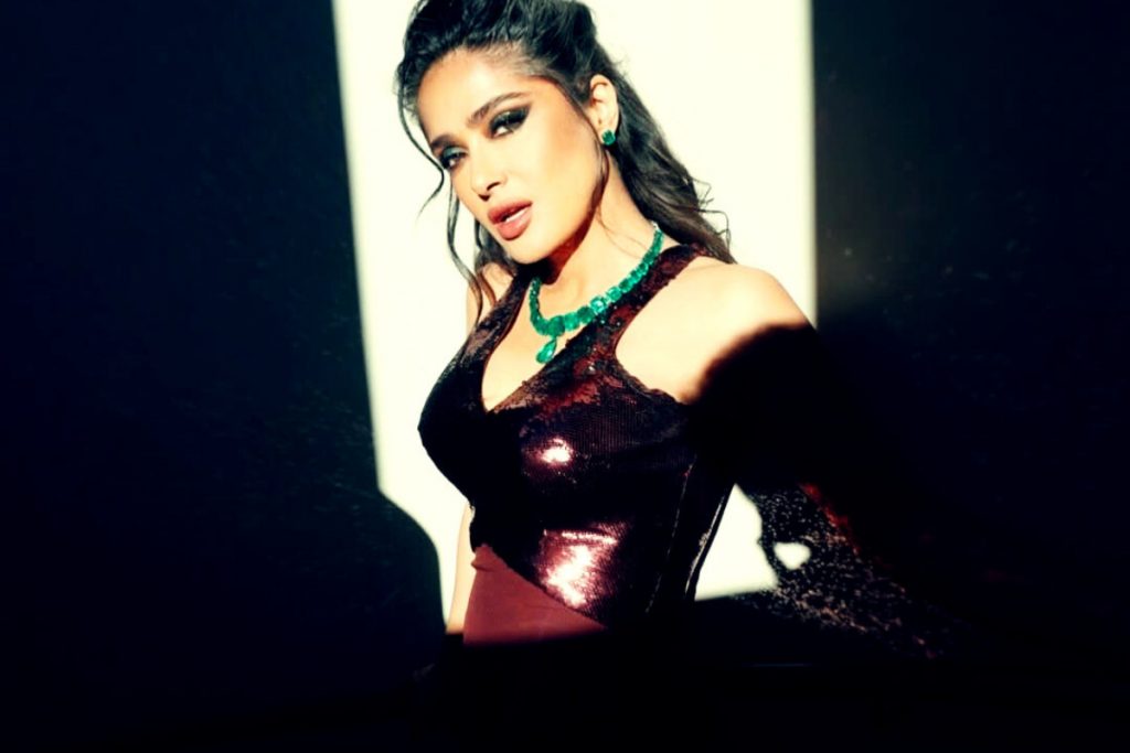 Οι γυναίκες δεν είναι μίας χρήσης: H μεσήλικη Σάλμα Χάγιεκ κάνει reboot