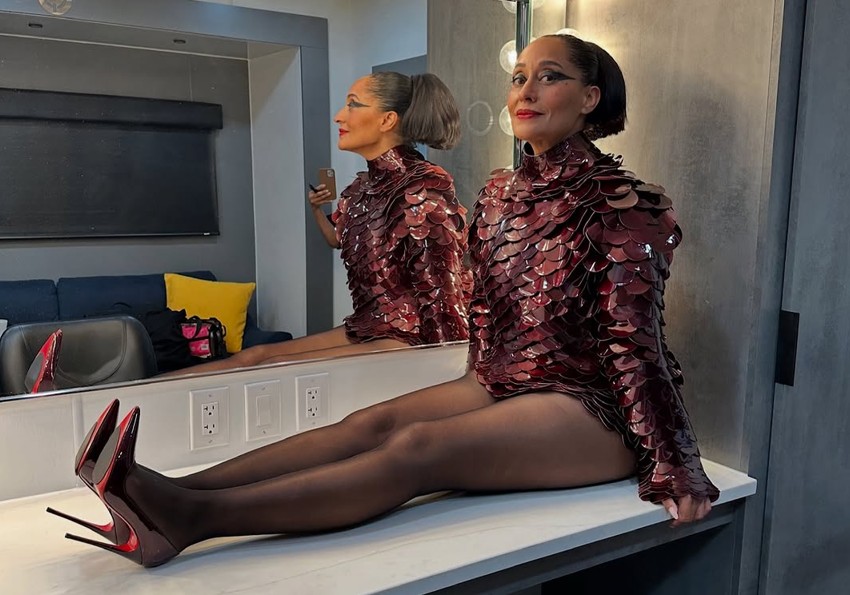 «Ο λόγος που προτιμώ τους νεότερους άνδρες» – Η Τρέισι Έλις Ρος μιλάει στη Μισέλ Ομπάμα