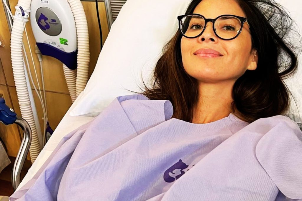 Ολίβια Μαν: Βραβεύεται για το κουράγιο της ως καρκινοπαθής – «Έφερε αύξηση 4000% στα τεστ πρόληψης»