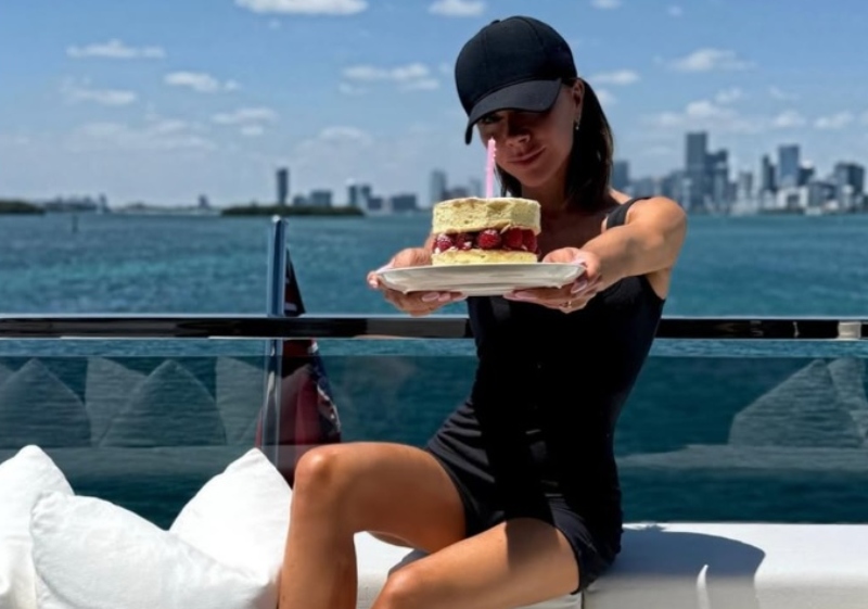 Στον κόσμο των Μπέκαμ: Η Βικτόρια «τα έζησε» τα 51α γενέθλιά της, την ώρα που ο Μπρούκλιν τη σνόμπαρε επιδεικτικά