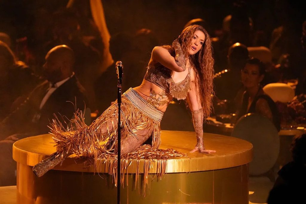 Η Shakira έπεσε στη σκηνή και απέδειξε ότι είναι η βασίλισσα της ψυχραιμίας!