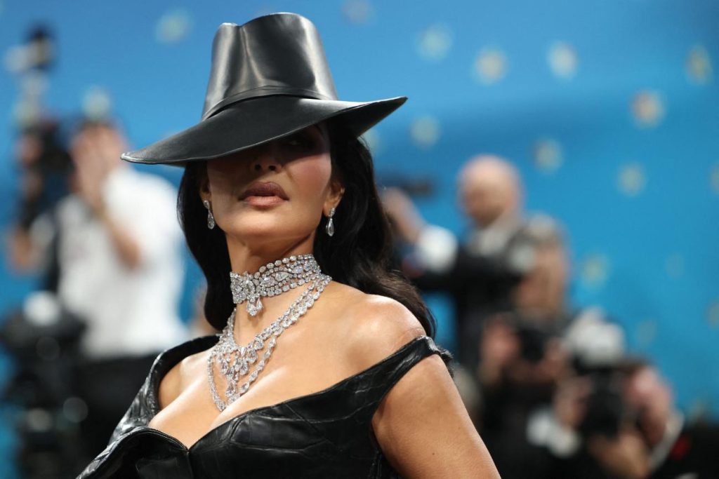 O Mπασκιά και το μενταγιόν της πριγκίπισσας Νταϊάνα: Η Κιμ Καρντάσιαν έχει ανοιχτούς λογαριασμούς με την τέχνη