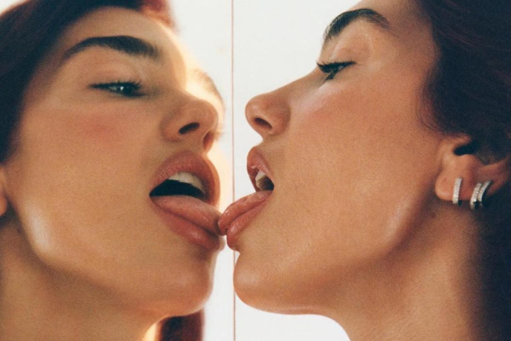 Ντούα Λίπα: Μάλλον η καλύτερη influencer λογοτεχνίας στον κόσμο σήμερα -και φταίει ο Χότζα