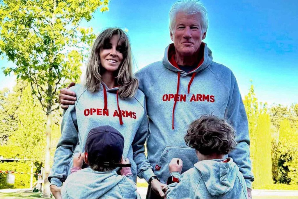 Open Arms: Ο ακτιβιστής Ρίτσαρντ Γκιρ σε σπάνια φωτό με τα παιδιά του και το μήνυμα ζωής