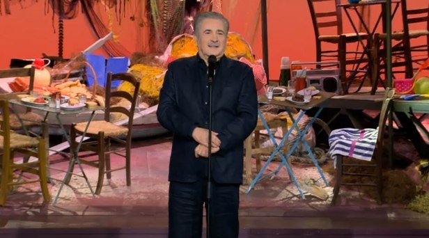 Η «καλησπέρα» του Λάκη Λαζόπουλου με νεολαία, Πανελλαδικές και… συζήτηση περί αυτοϊκανοποίησης