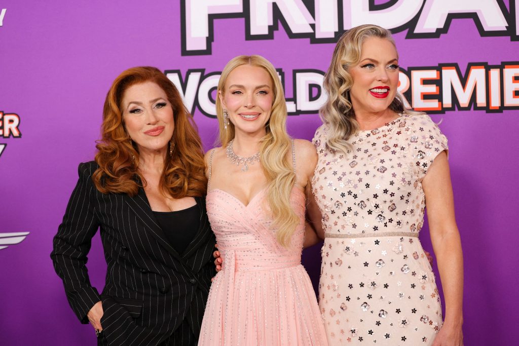 Το reunion της Λίντσεϊ Λόχαν με τους «Δίδυμους μπελάδες» σχεδόν τρεις δεκαετίες αργότερα