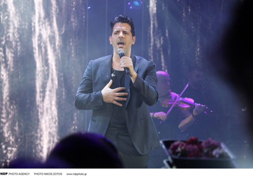 Θοδωρής Φέρρης: «Μαγική» sold out συναυλία με εκπλήξεις στο Κατράκειο