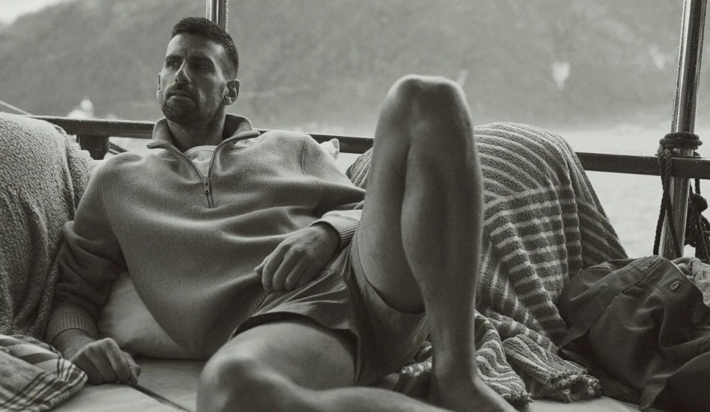 Από τα κορτ του Γουίμπλεντον στις αμμουδιές της Μυκόνου: Ο Νόβακ Τζόκοβιτς στο νησί των Ανέμων