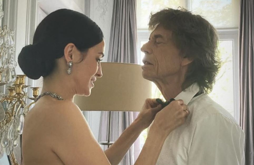 Η σύντροφος του Μικ Τζάγκερ γιορτάζει τα 82α γενέθλιά του ρόκερ με μια φωτογραφία του 8χρονου γιου τους