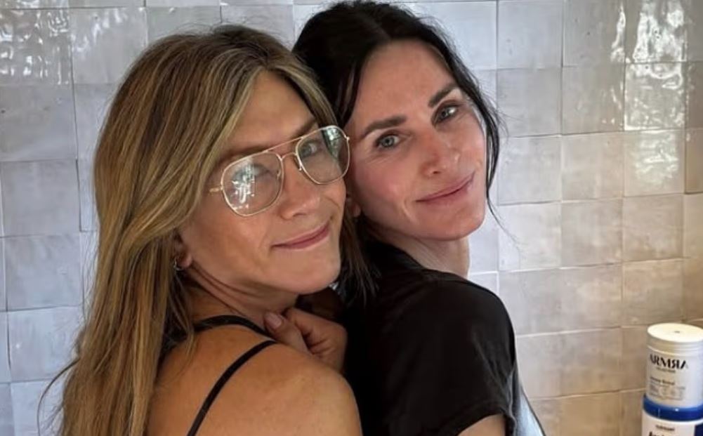 Friends for ever – Οι Τζένιφερ Άνιστον και Κόρτνεϊ Κοξ γιορτάζουν 30 χρόνια φιλίας