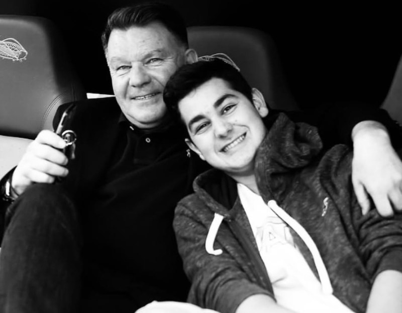 Θα τα αντάλλαζα όλα για 15 δευτερόλεπτα μαζί σου: Ο Χρίστος Κούγιας για τους πέντε μήνες από τον θάνατο του πατέρα του