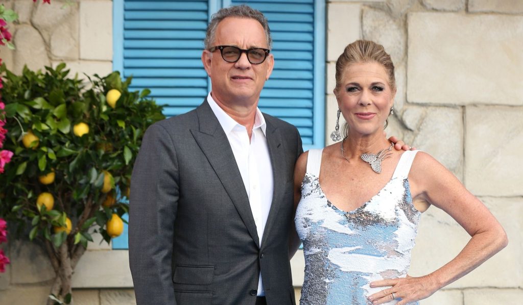 Βόλτες στην Απείρανθο και selfies με τους ντόπιους: Το ελληνικό καλοκαίρι του Τομ Χανκς στη Νάξο