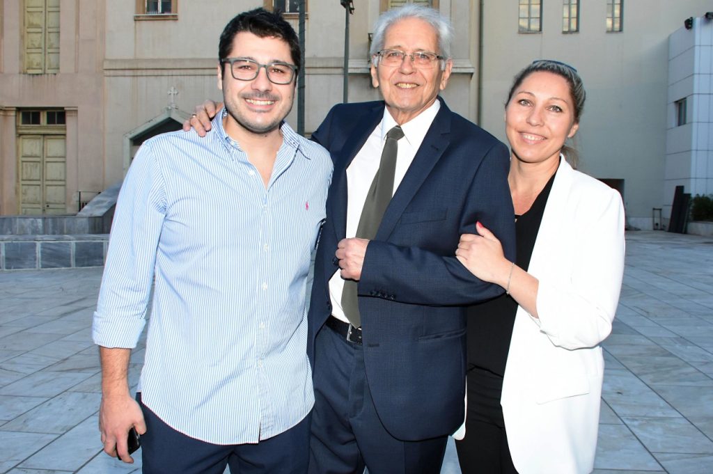 Λάμπρος Κωνσταντάρας: Οι συγκινητικές φωτογραφίες με τον πατέρα του, μια εβδομάδα μετά τον θάνατό του