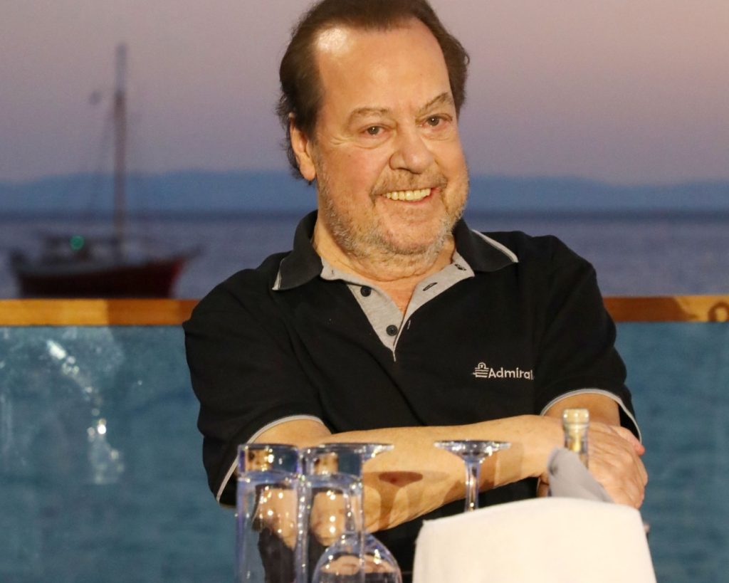 Γιάννης Πάριος: «Σταύρωσε» τον γιο και την εγγονή του ενώ χόρευαν τα τραγούδια του