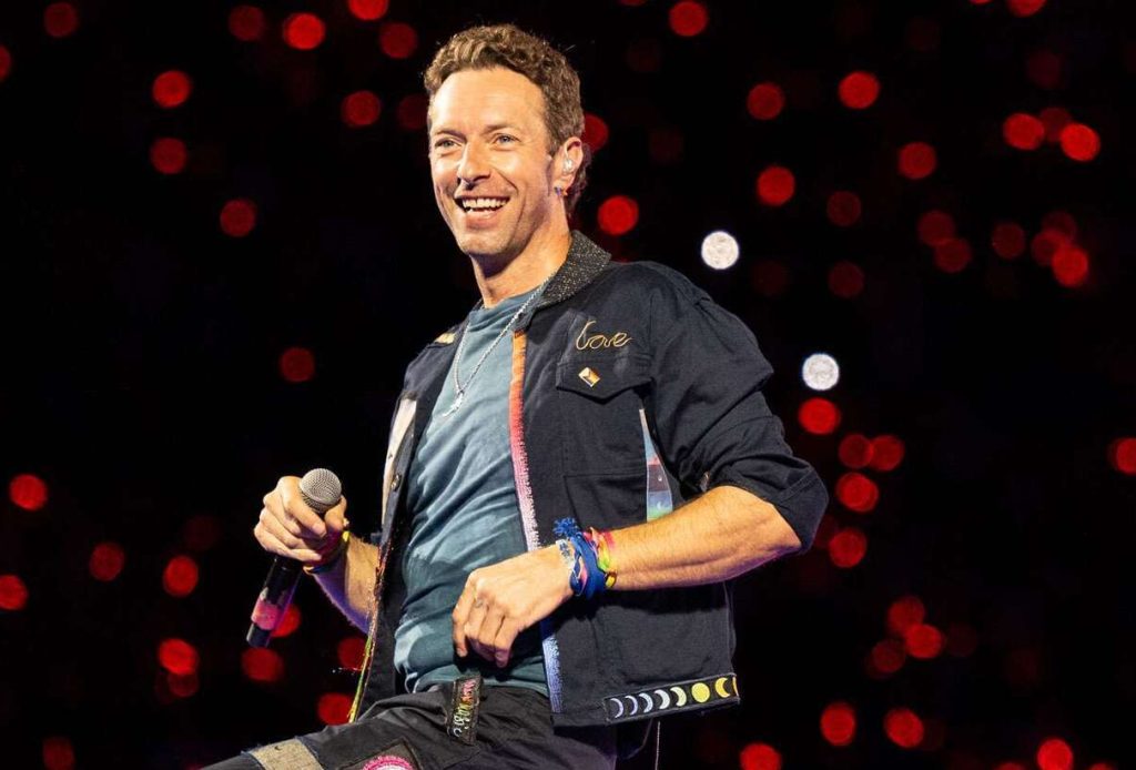 Coldplay: Νεαρός έκανε πρόταση γάμου μπροστά στην kiss cam και ο Κρις Μάρτιν τον τρόλαρε